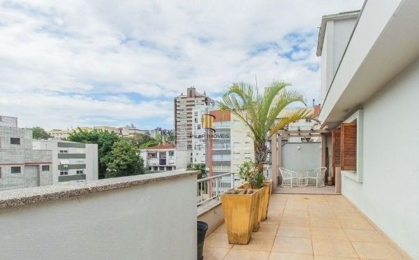 Cobertura duplex no bairro Auxiliadora de 2 dormitórios  2 vagas e terraço
