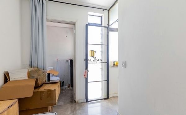 Apartamento na Cidade Baixa de 1 dormitório e dependência REFORMADO