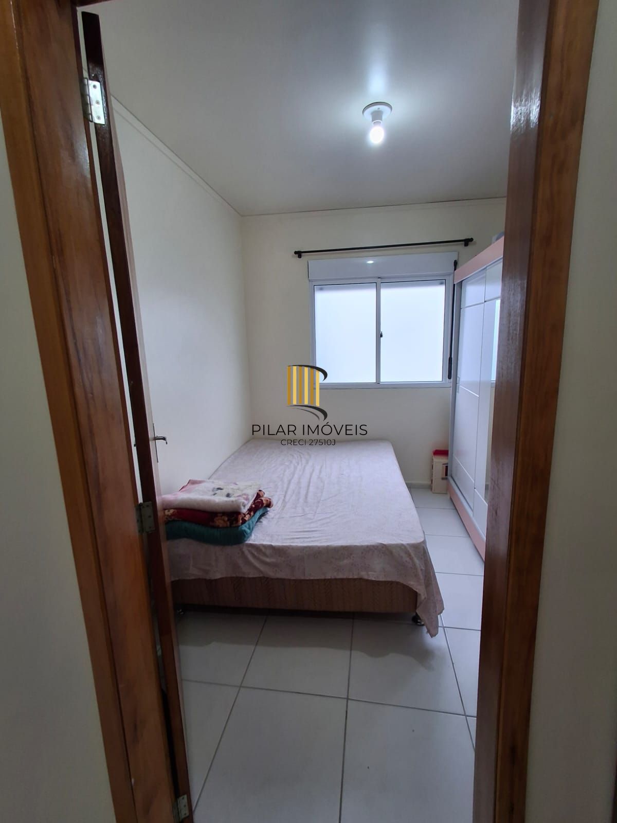 Apartamento 02 dormit com vaga fixa, no bairro Chapéu do Sol, em Porto Alegre