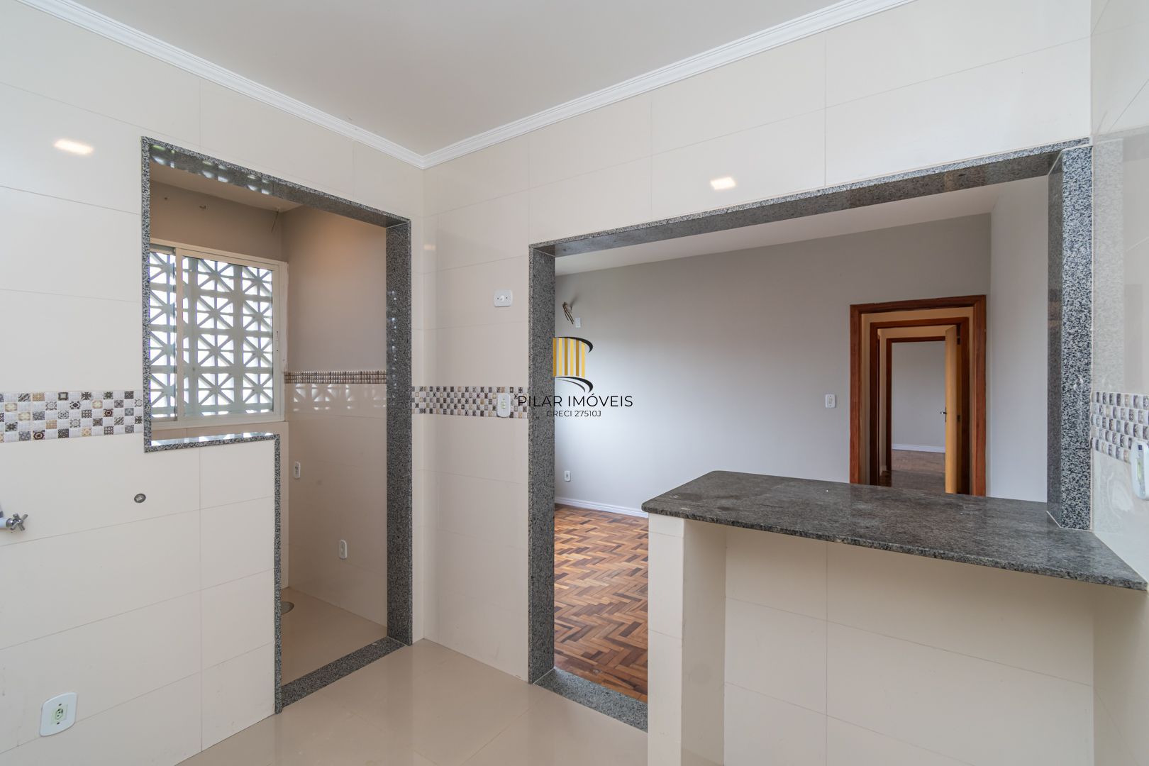 Apartamento 2 dormitorios, no Menino Deus reformado