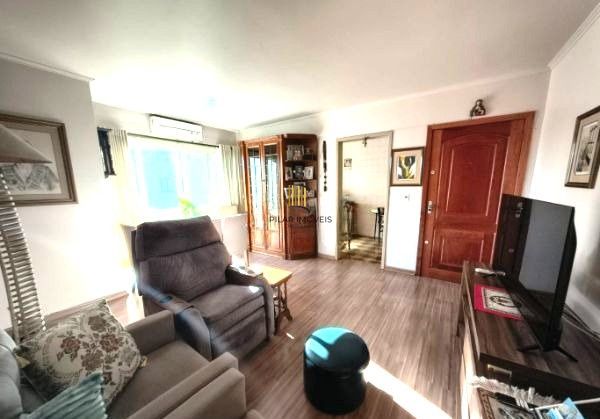 Apartamento de 2 dormitórios com dependência e vaga no bairro Santana