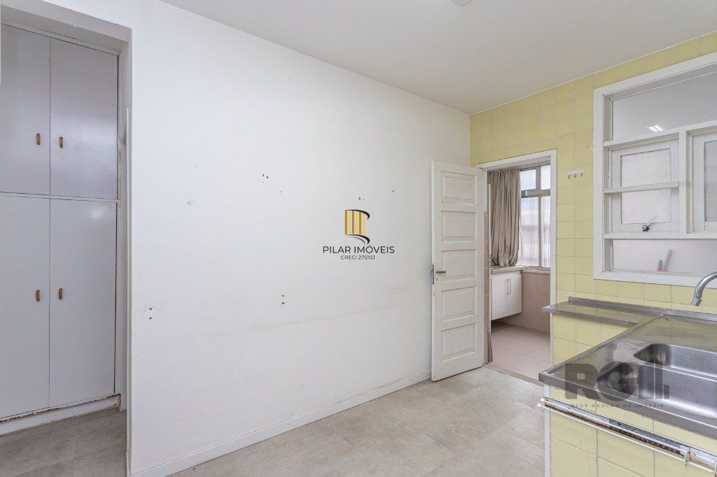 Apartamento no bairro Floresta de 3 dormitórios e vaga DESOCUPADO