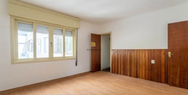 Apartamento no Petrópolis de 3 dormitórios e 2 vagas
