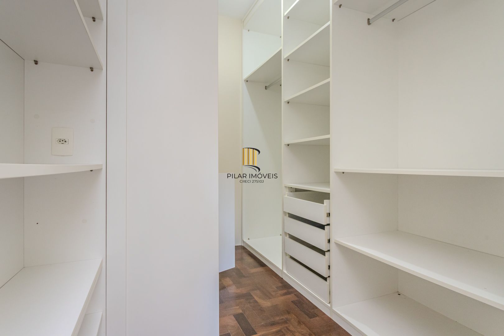 Apartamento no Centro de 1 dormitório DESOCUPADO