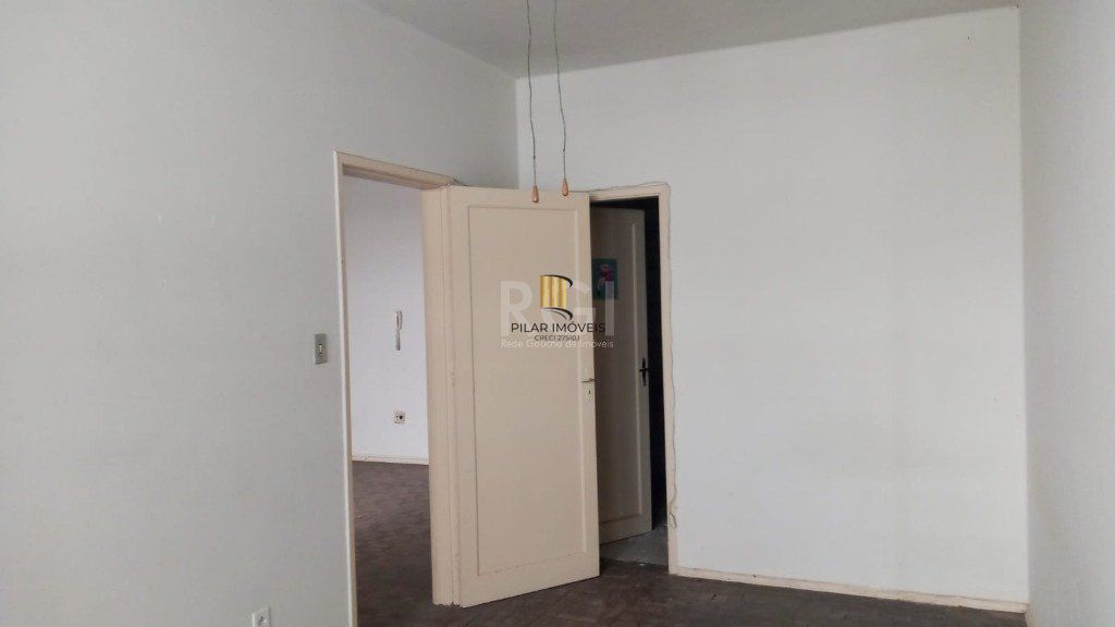 Apartamento na Cidade Baixa de 1 dormitório térreo desocupado