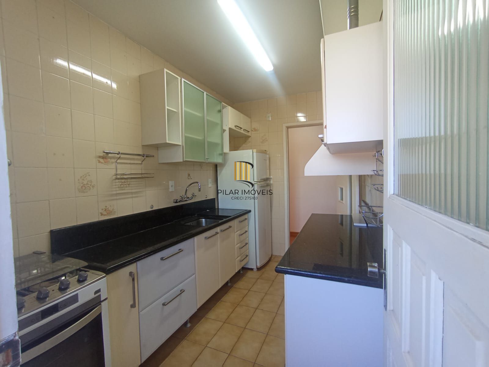 Apartamento no bairro Teresópolis de 2 dormitórios e vaga DESOCUPADO