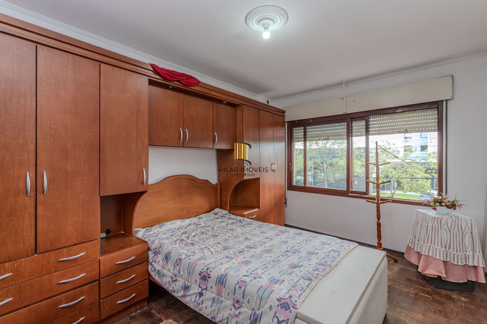 Prédio Residencial no Passo D'areia com 8 dormitórios e 8 vagas