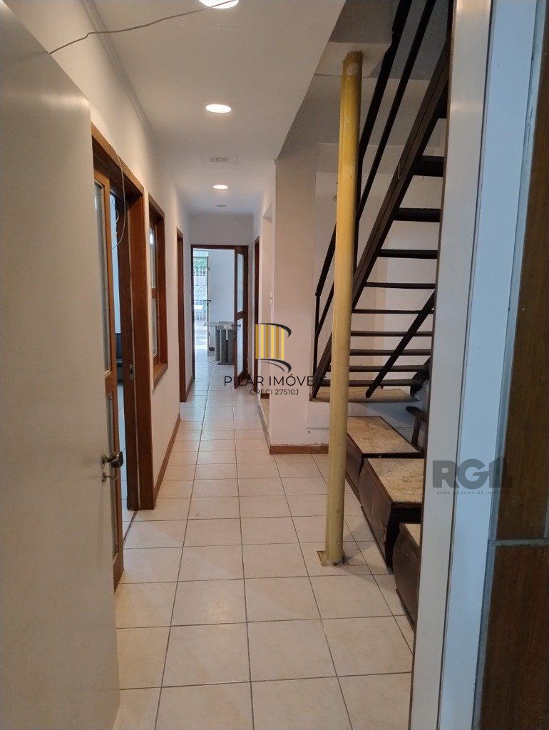CASA MISTA COMERCIAL NO TÉRREO E RESIDENCIAL EM CIMA