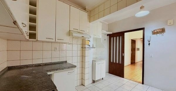 Apartamento no Centro de 2 dormitórios DESOCUPADO