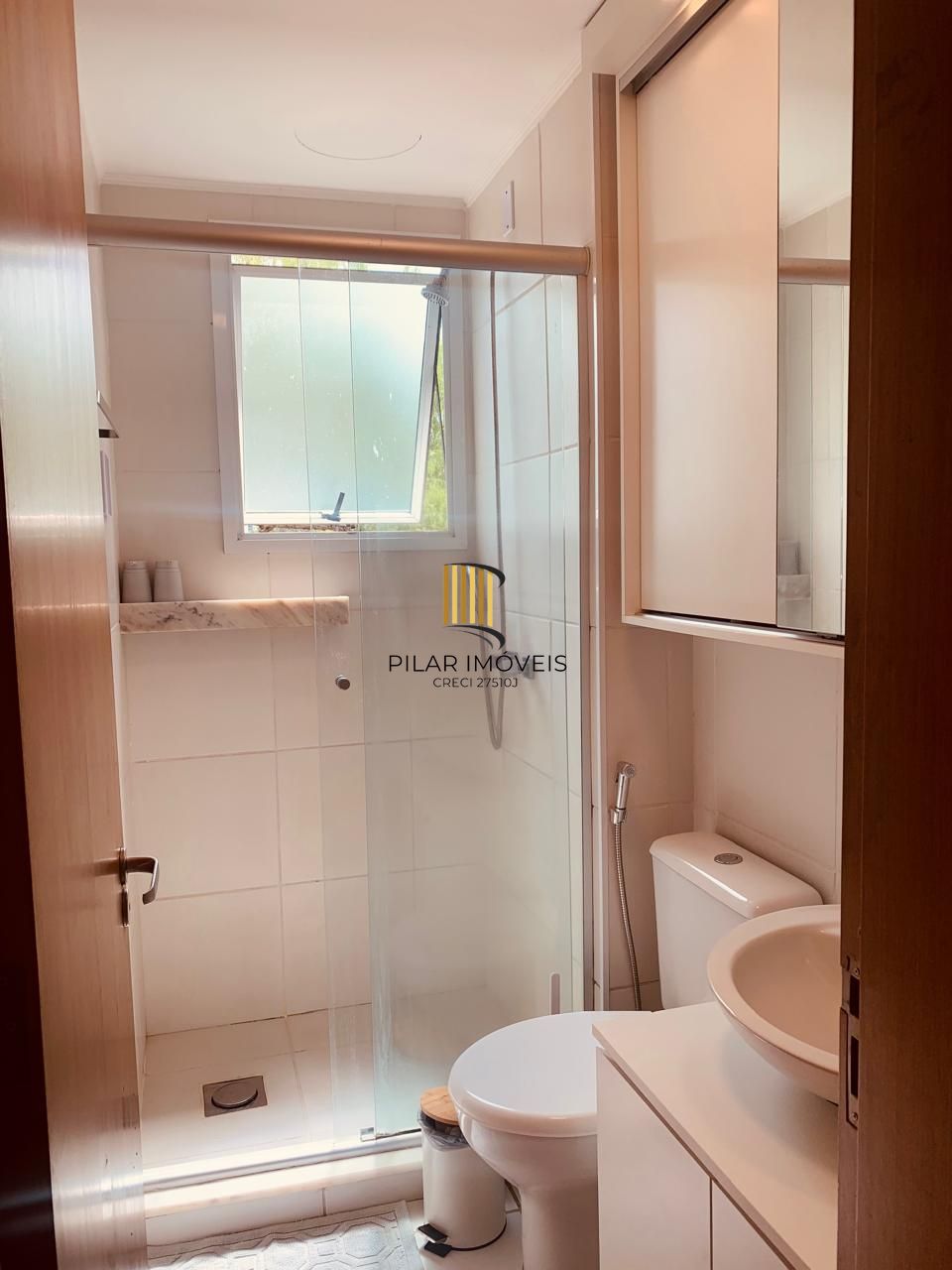 Apartamento no bairro Camaquã de 2 dormitórios vaga e infra