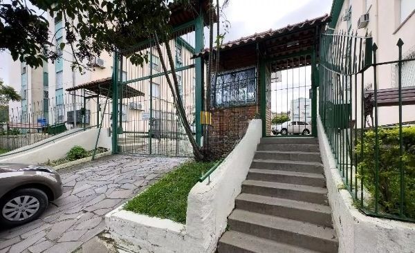 Apartamento de 2 dormitórios reformado no bairro Cristal