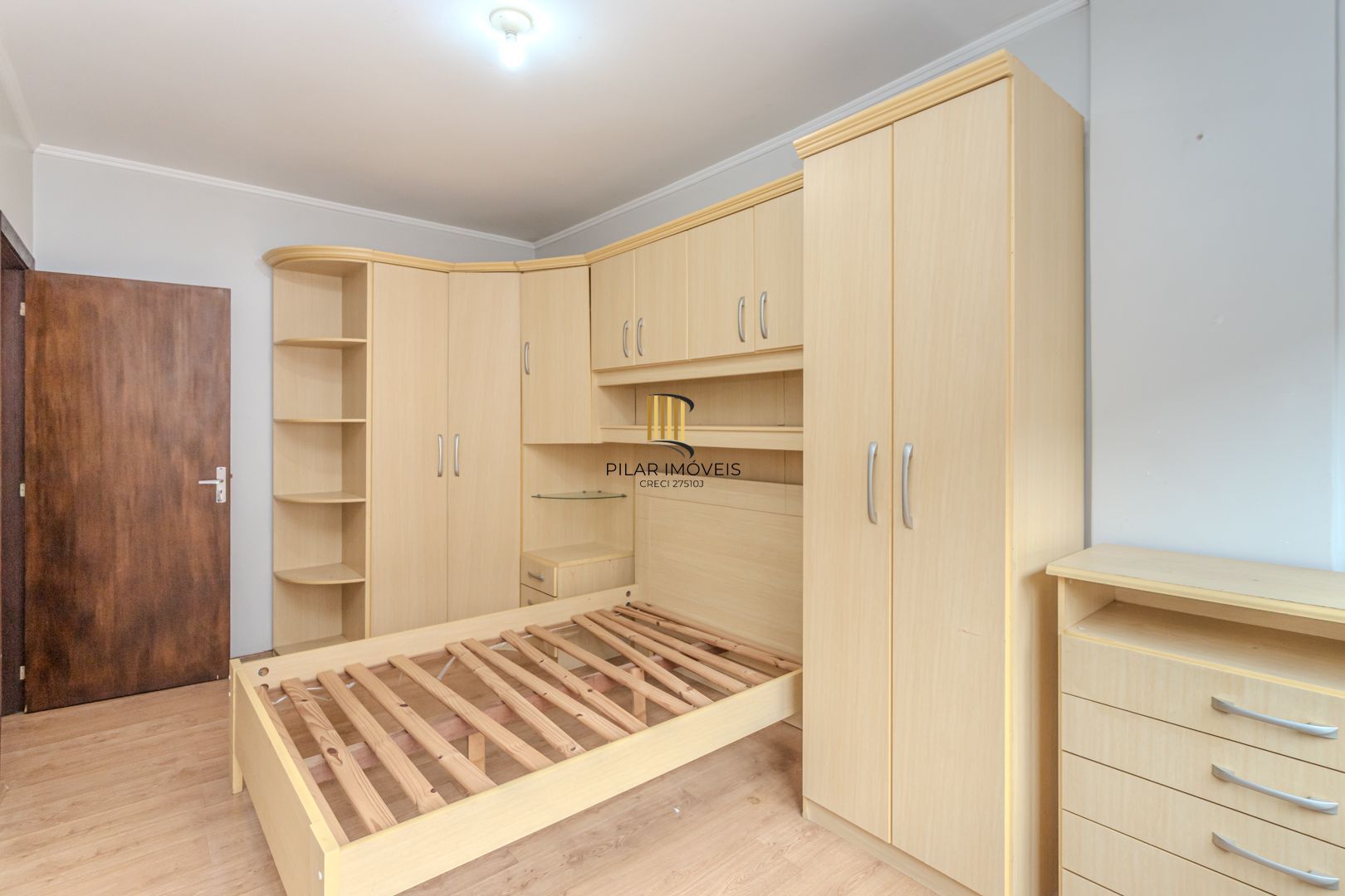 Apartamento no Centro de 2 dormitórios DESOCUPADO