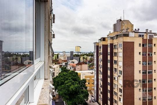 Apartamento  no Menino Deus de 3 dormitórios e 2 vagas