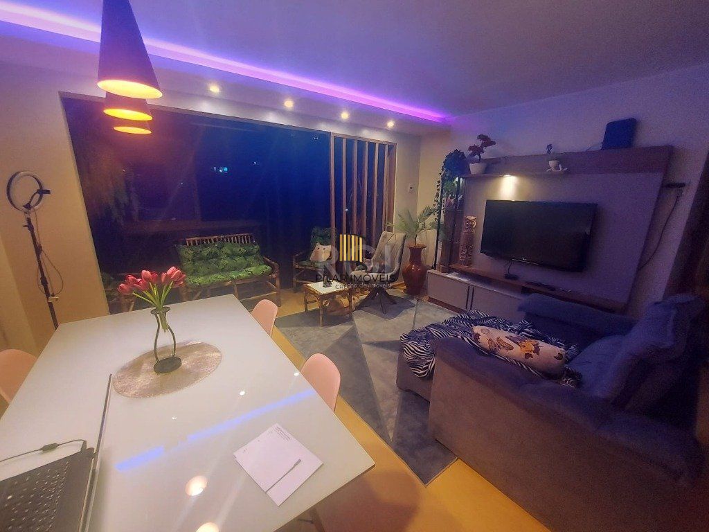 Apartamento 02 dormitórios, com vaga, no bairro Jardim Itu Sabará, em Porto Alegre.