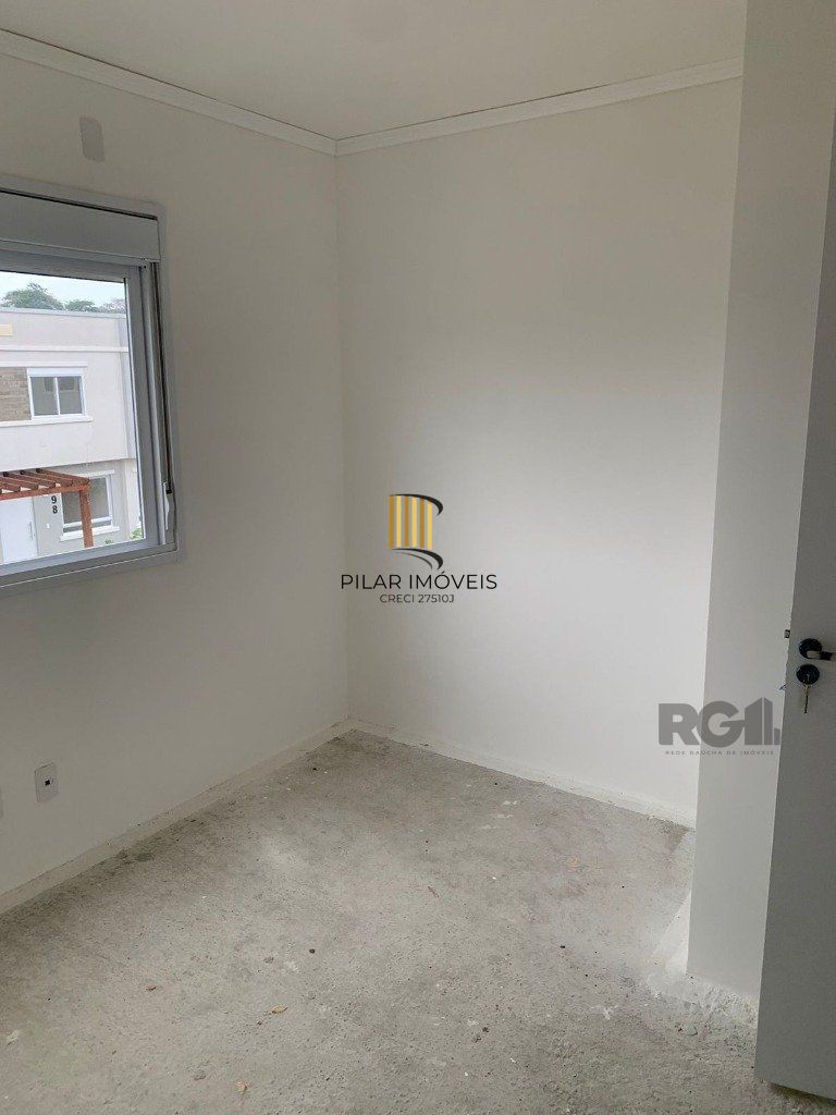 Sobrado novo com aproximadamente 88m² no bairro Vila Nova.