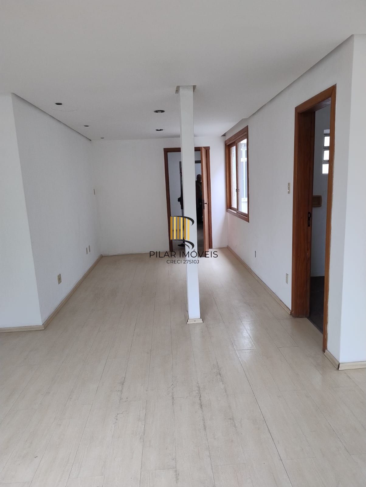 CASA MISTA COMERCIAL NO TÉRREO E RESIDENCIAL EM CIMA