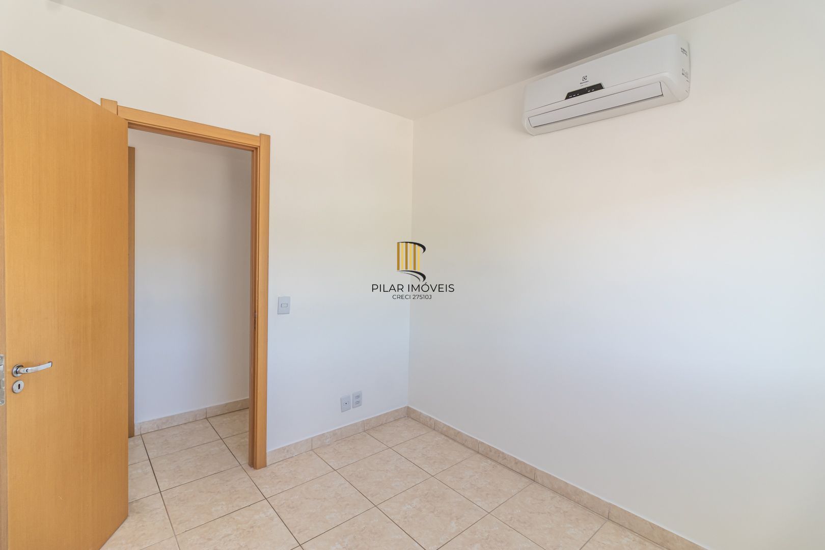 Apartamento no bairro Teresópolis de 2 dormitórios vaga e infra