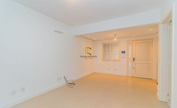 Casa em Condomínio em Ipanema de 3 dormitórios e 2 vagas