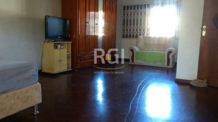 Casa para Venda - 300m², 4 dormitórios, 4 vagas - Nonoai