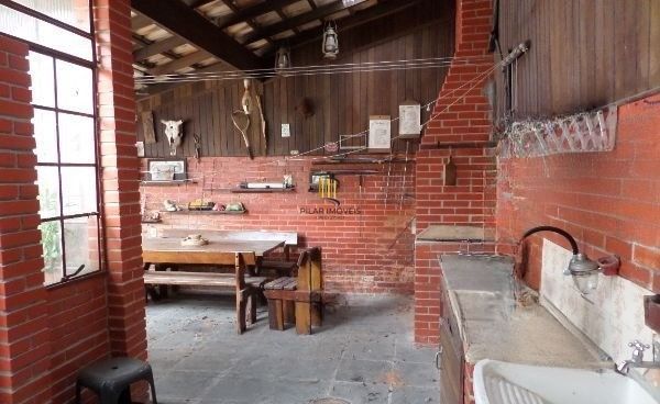 Casa no bairro Ipanema de 3 dormitórios e 2 vagas