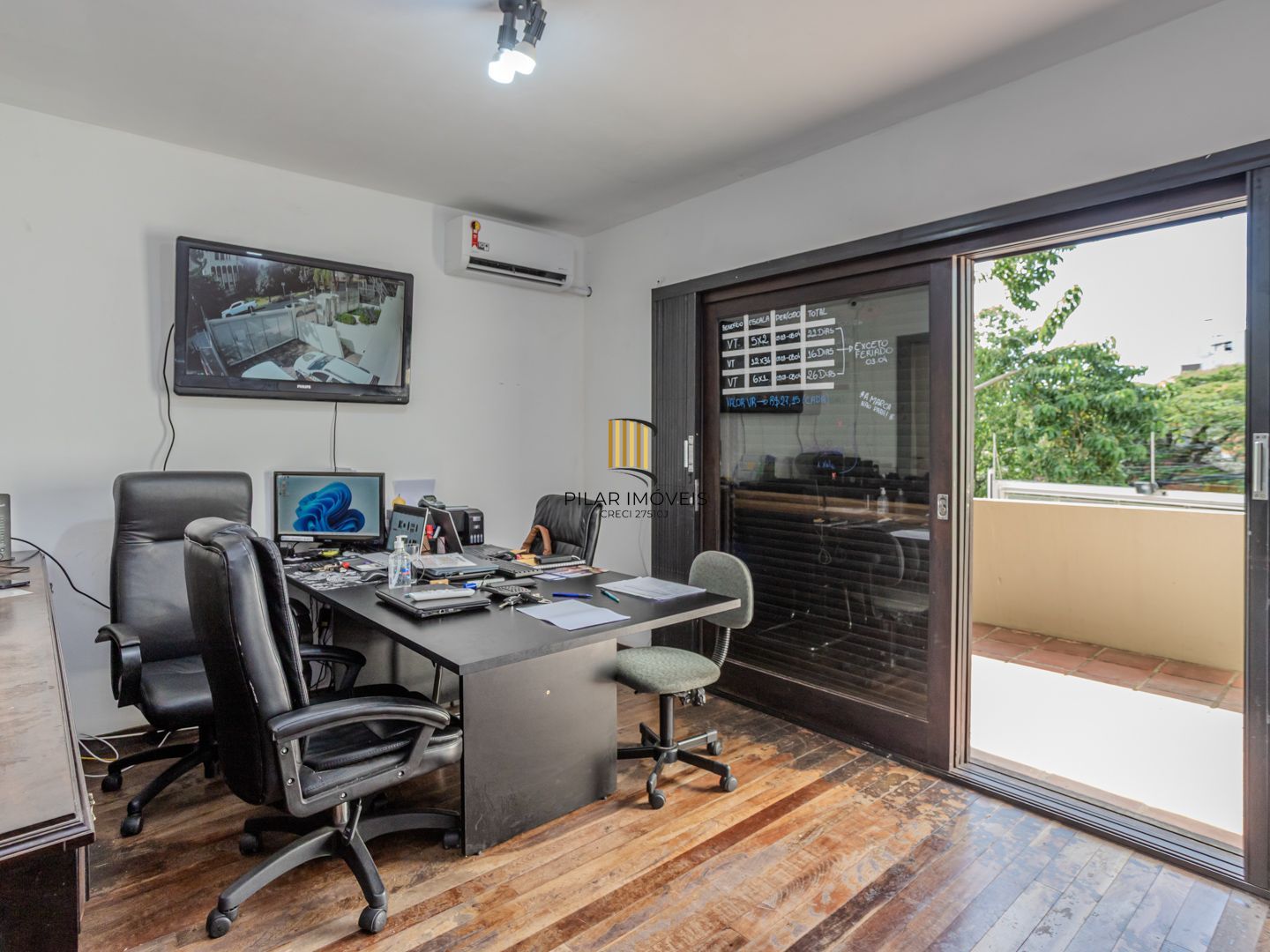 Casa sobrado no Menino Deus de 3 dormitórios e 3 vagas