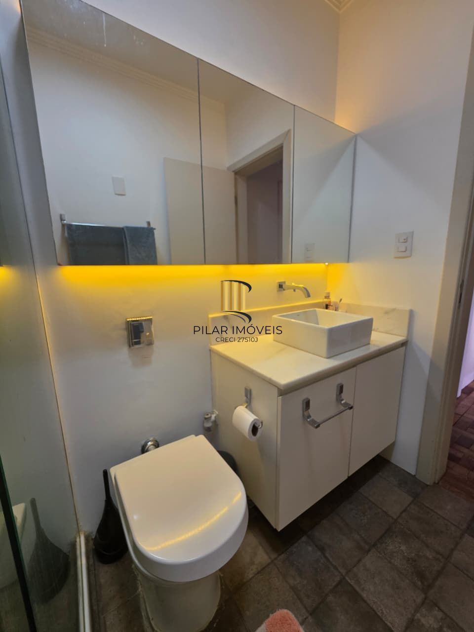 Apartamento no Centro reformado semi mobiliado de 1 dormitório