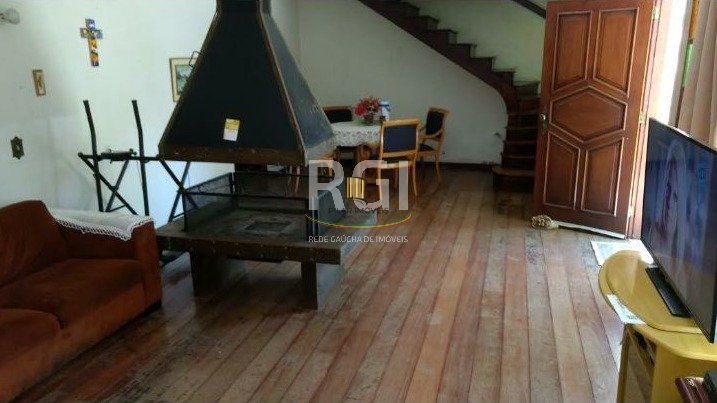 Casa para Venda - 300m², 4 dormitórios, 4 vagas - Nonoai