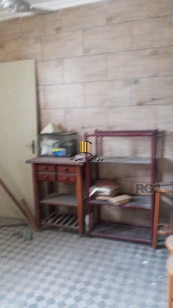 Sobrado no bairro Petrópolis com 4 dormitórios e amplo pátio