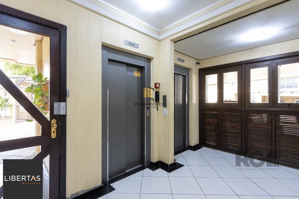 Apartamento amplo no bairro Tristeza de 3 dormitórios e 2 vagas
