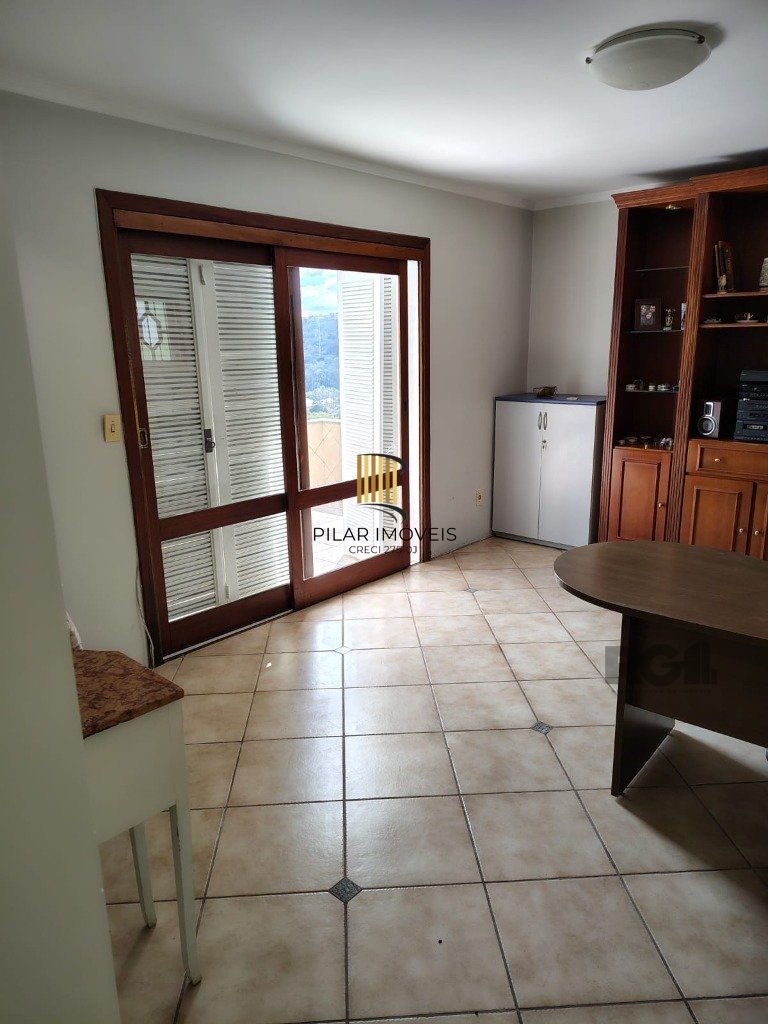 Casa sobrado com 300m² na Vila Nova de 3 dormitórios e 4 vagas