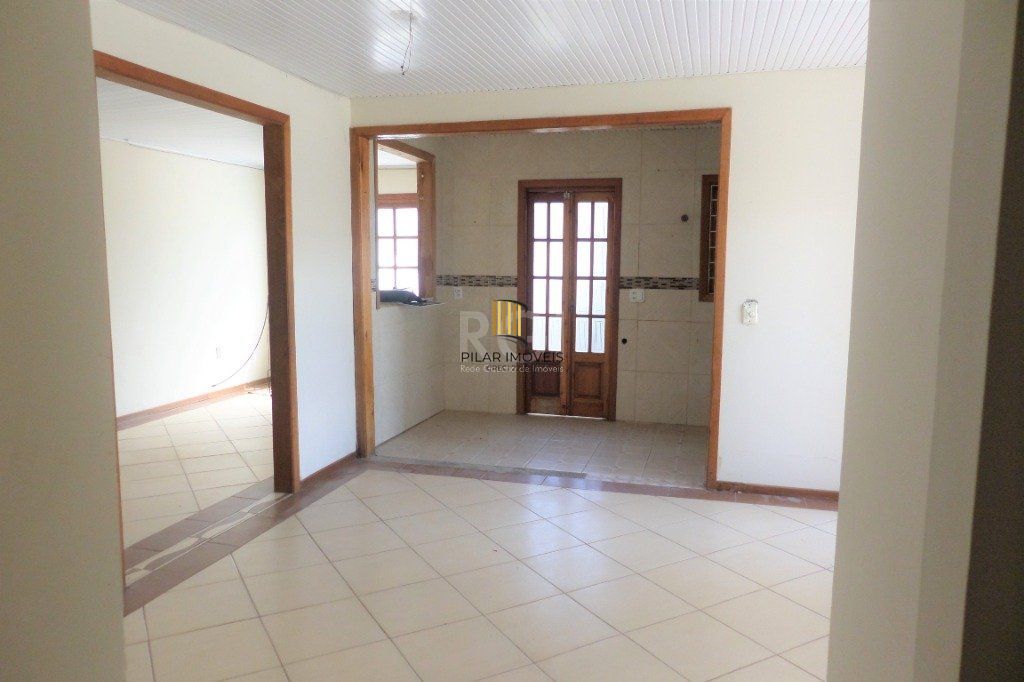 Casa na Hípica com 3 dormitórios e 2 vagas