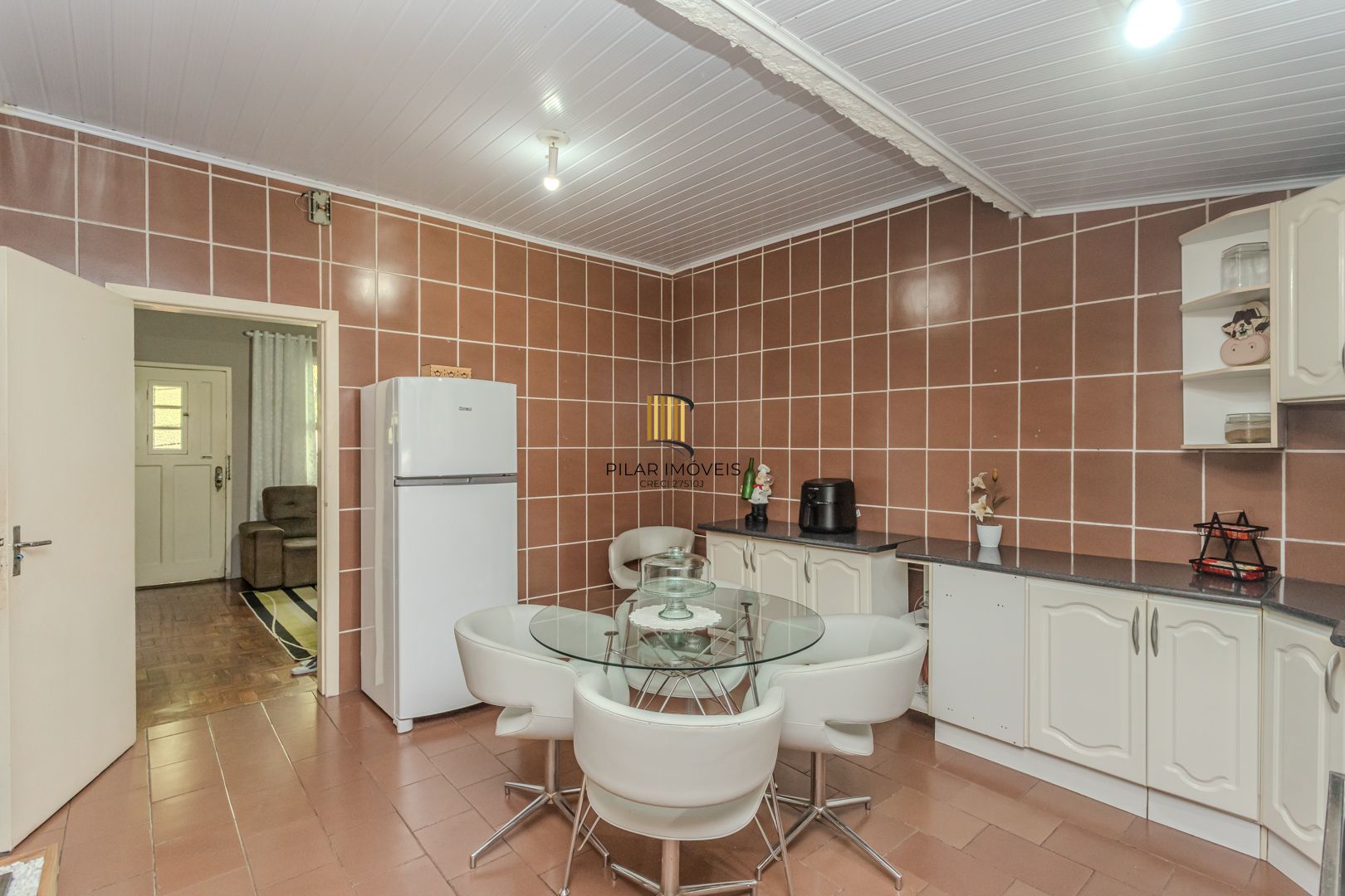 Casa no bairro Jardim Botânico de 3 dormitórios e garagem e terreno com 370m²