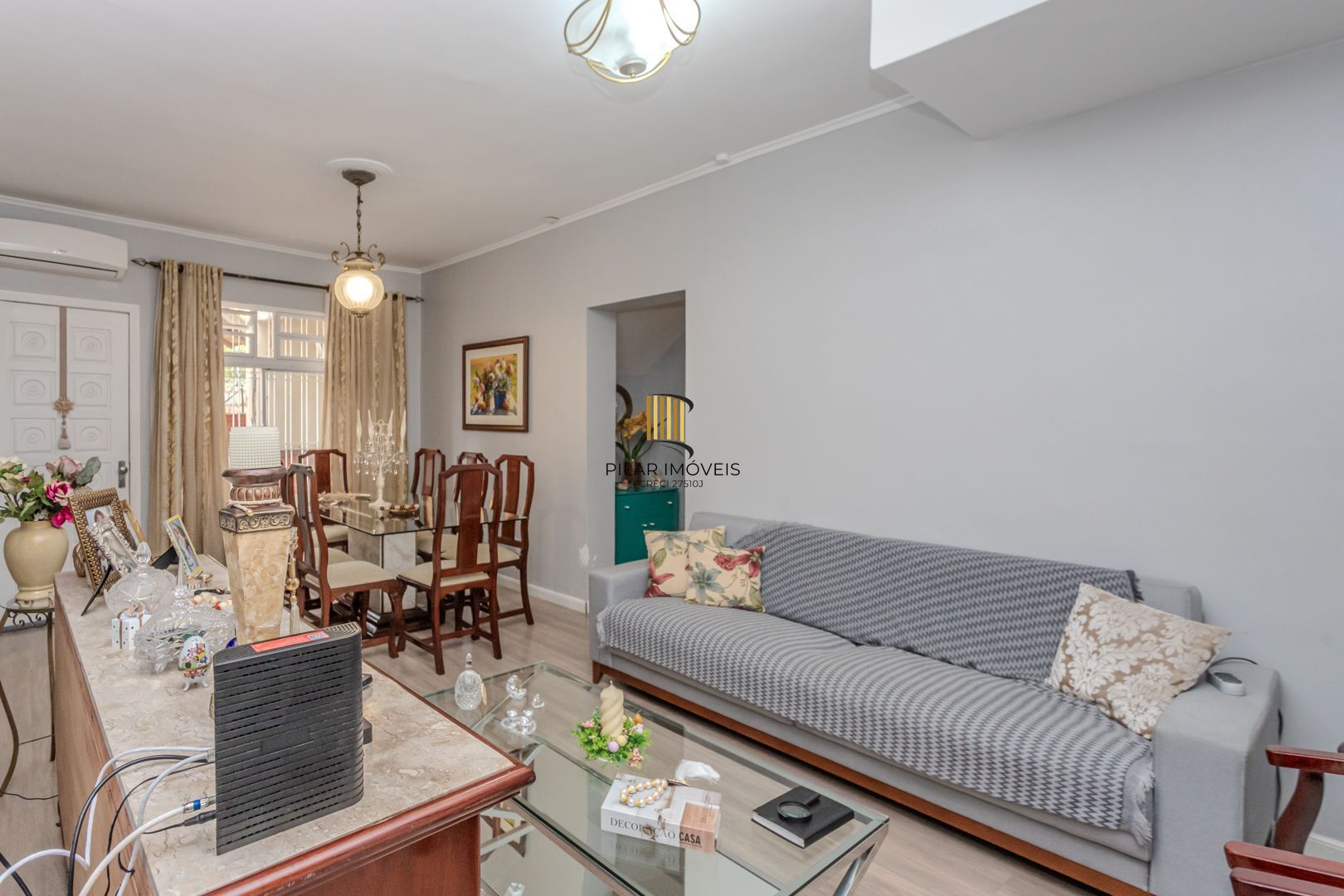 Prédio Residencial no Passo D'areia com 8 dormitórios e 8 vagas