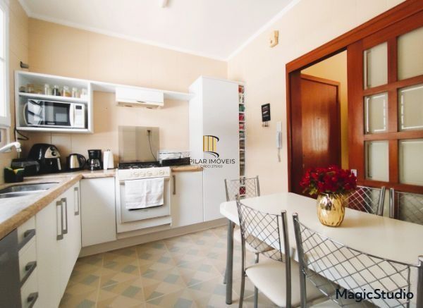 Apartamento com 4 quartos e 93m² à venda em Menino Deus, Porto Alegre.