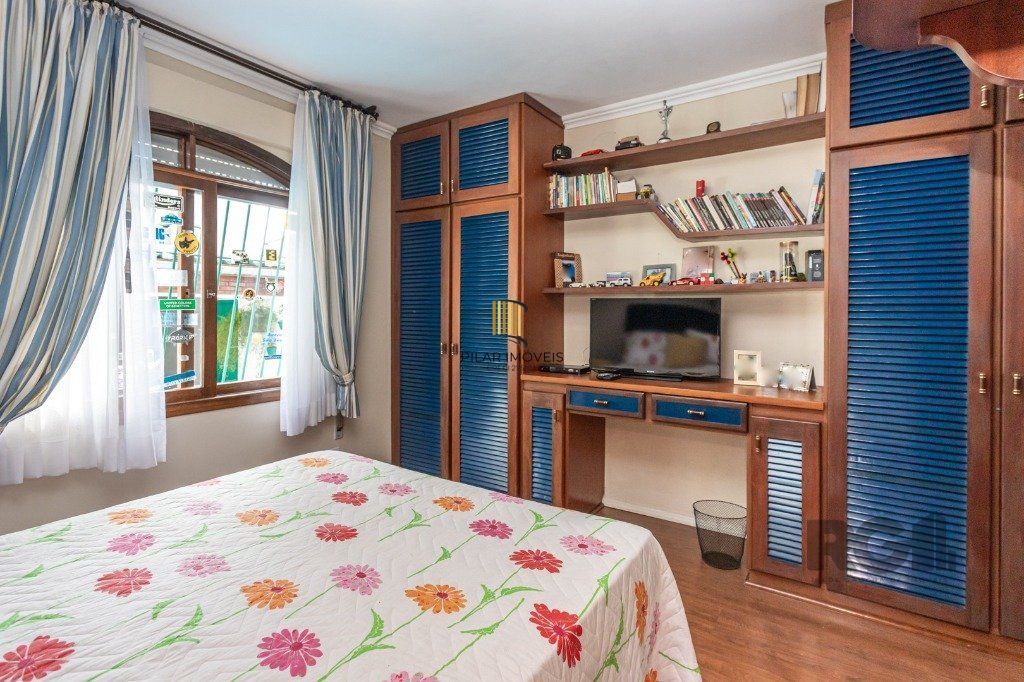 Casa no bairro Vila Ipiranga de 3 dormitórios e 3 vagas