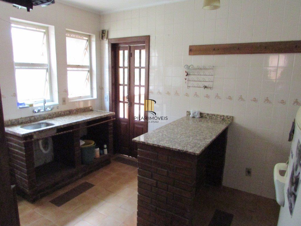 Casa Condominio para Venda - 200m², 3 dormitórios, sendo 1 suites, 4 vagas - São Lucas