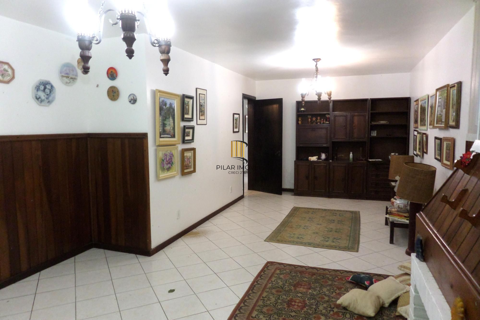 Casa no bairro Ipanema de 3 dormitórios e 2 vagas