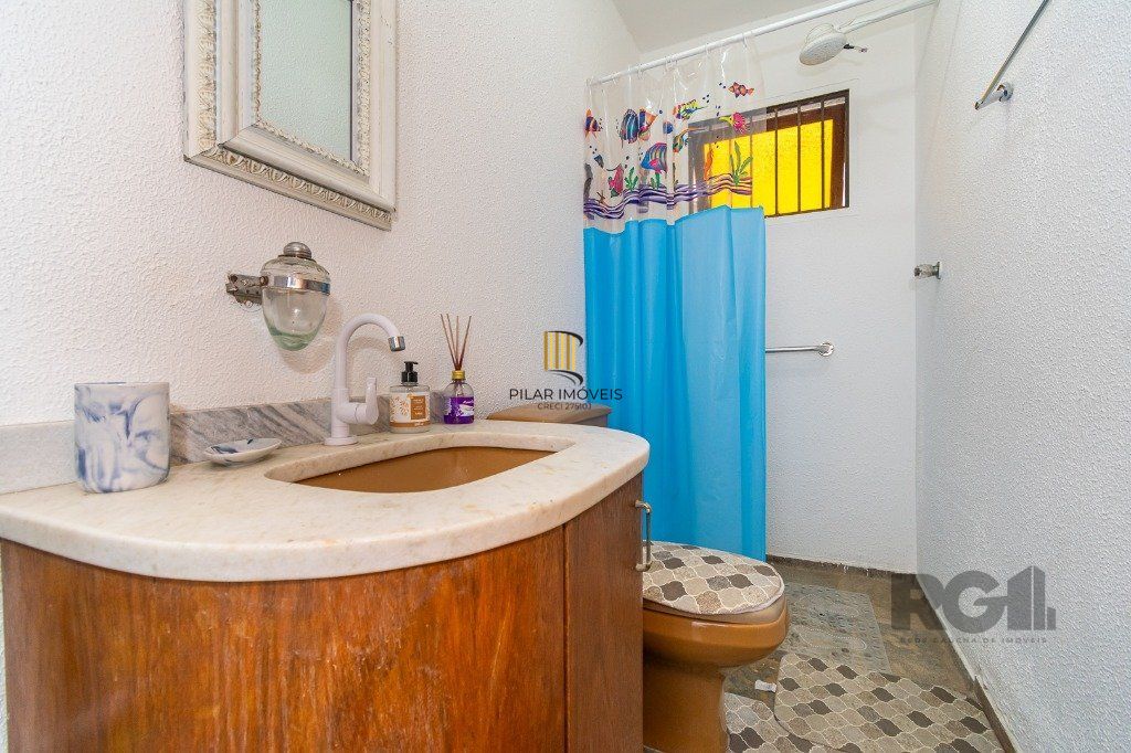 Casa no Jardim Itu com 5 dormitórios e 2 vagas e piscina