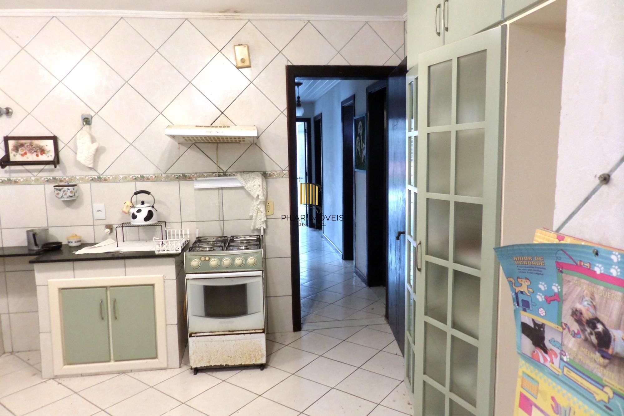 Casa no bairro Ipanema de 3 dormitórios e 2 vagas