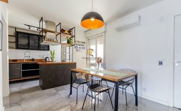 Apartamento na Cidade Baixa de 1 dormitório e dependência REFORMADO