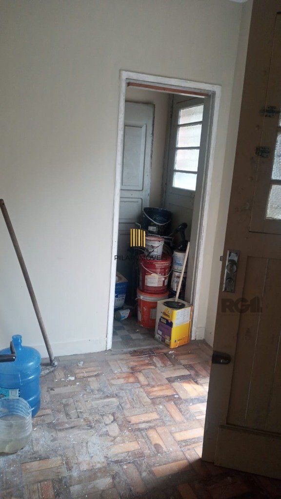 Sobrado no bairro Petrópolis com amplo terreno