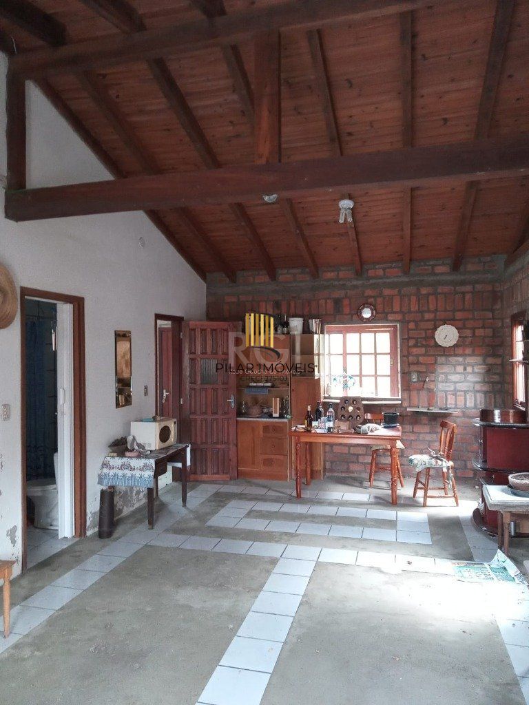 Sítio para Venda - 871m², 1 dormitório, 2 vagas - Itapuã