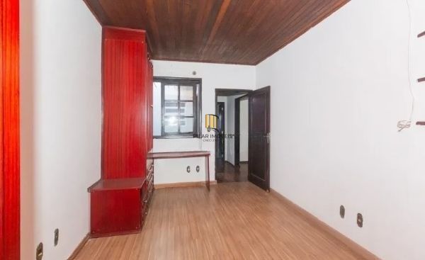 Casa no bairro Jardim Botânico de 4 dormitórios e 3 vagas