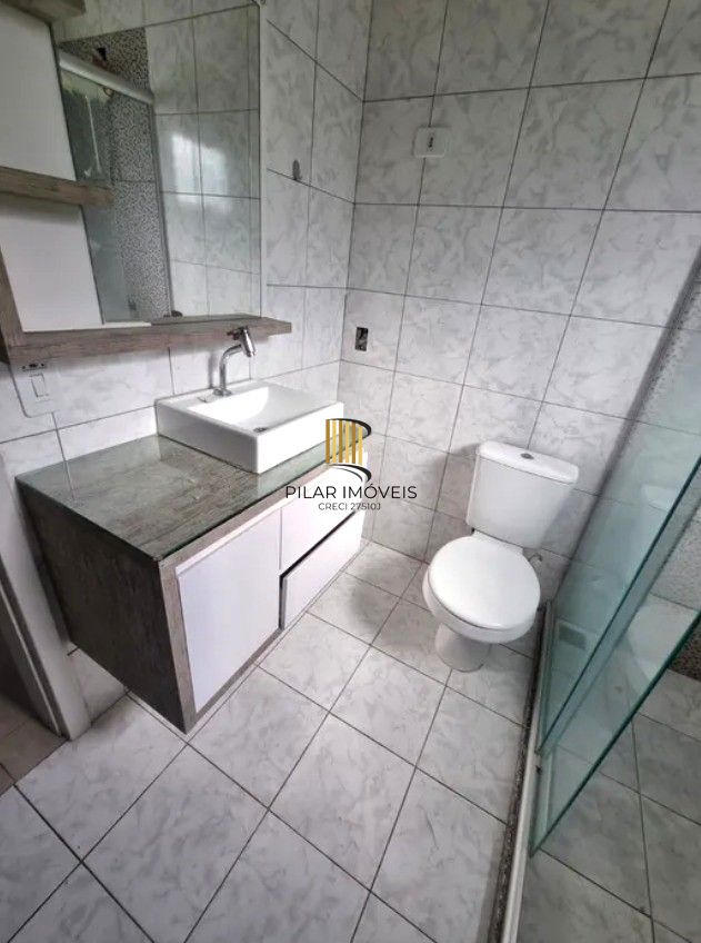 Casa sobrado no bairro Cristal de 3 domitórios e 3 vagas