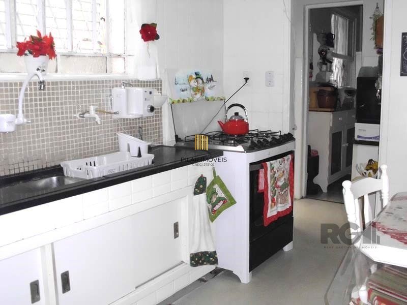 Casa sobrado no bairro Higienópolis de 3 dormitórios e 2 vagas