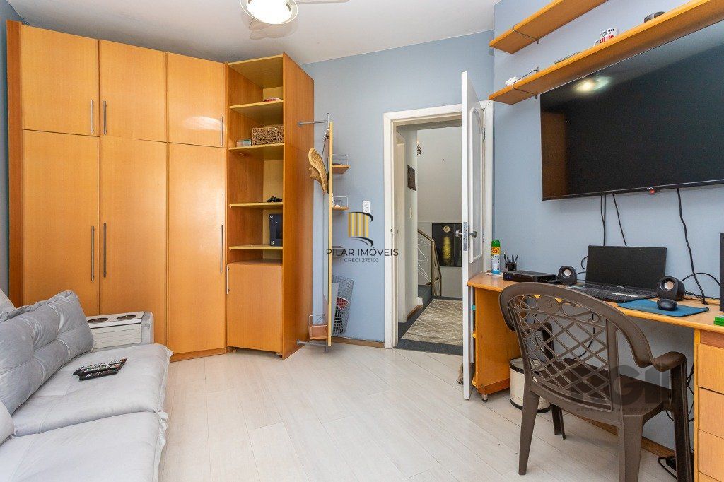 casa sobrado no Alto Petrópolis de 5 dormitórios e 3 vagas