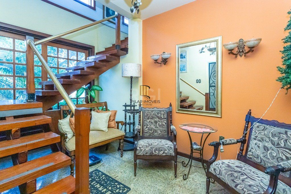 Casa para Venda - 272m², 3 dormitórios, 2 vagas - Santa Cecília
