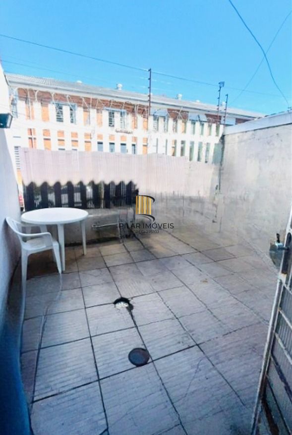 Casa em condomínio no bairro Sarandi de 2 dormitórios, vaga e infra