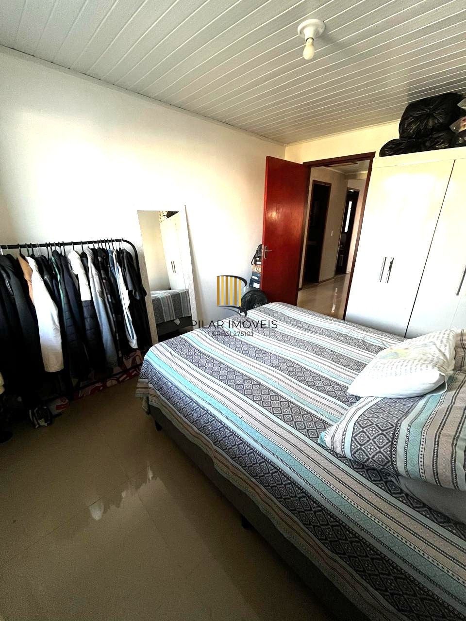 Casa térrea de 3 dormitórios e amplo pátio