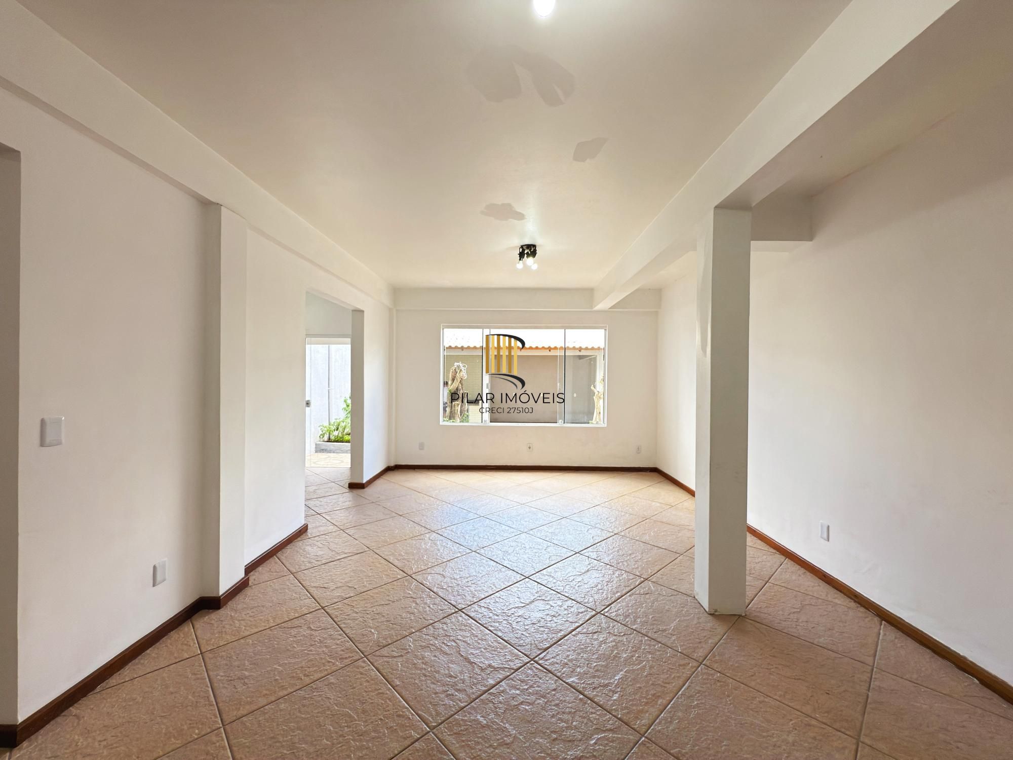 Casa 3 dormitórios no bairro Medianeira